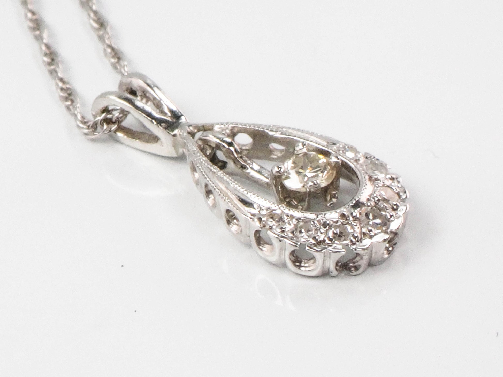 Vintage 14k Gold Natural Diamond Drop Teardrop Shaped Pendant Necklace 21"