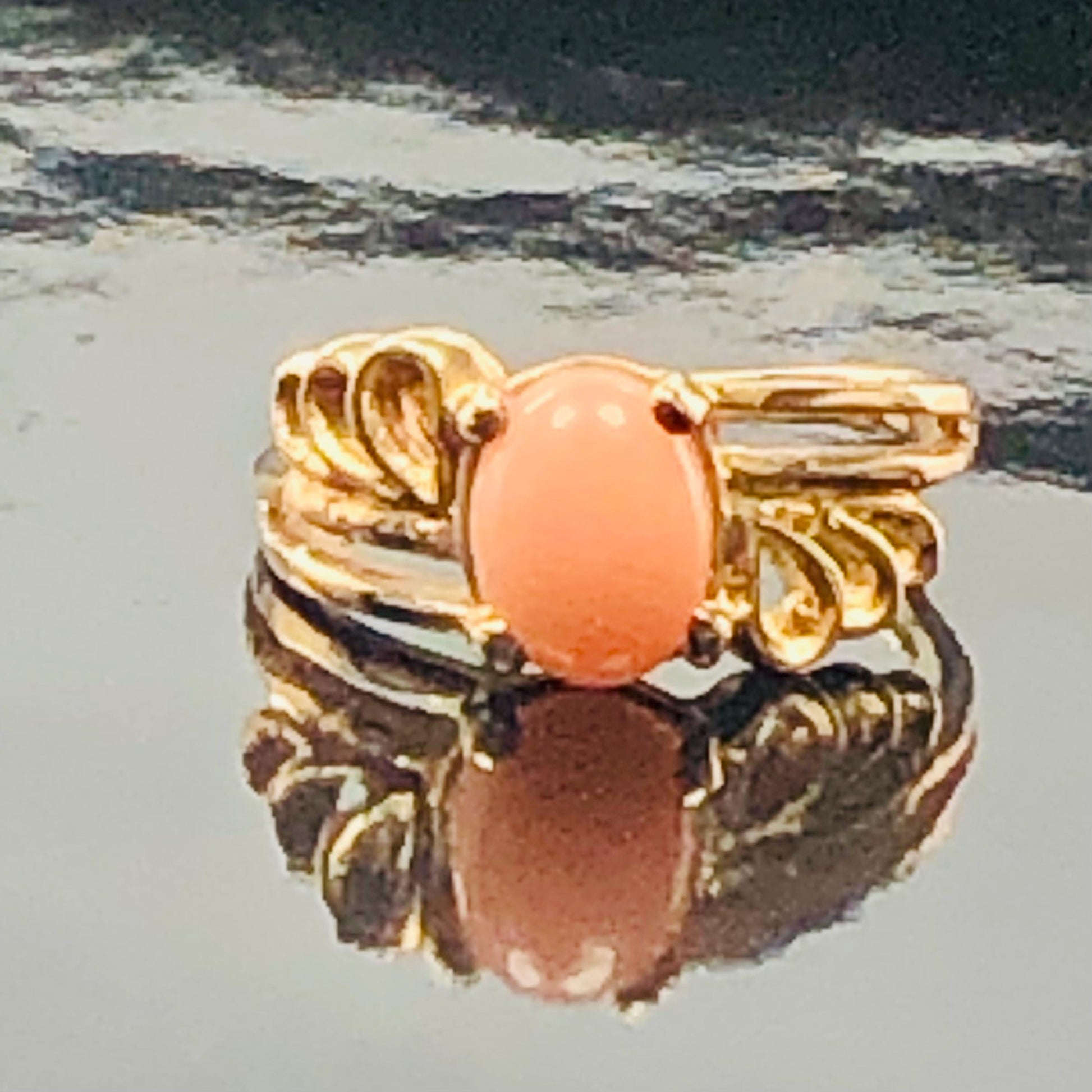 Vintage 14k Yellow Gold Orange Salmon Coral Ring - Size 6
