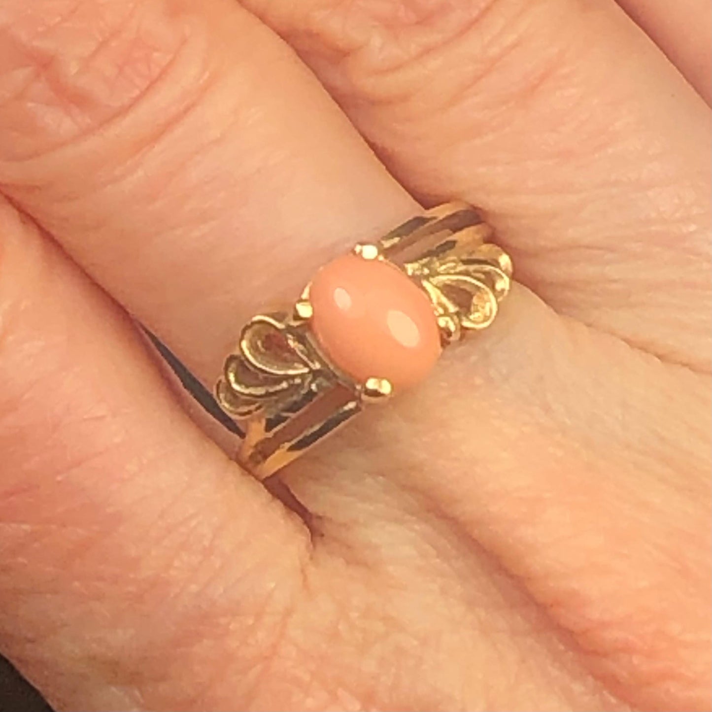 Vintage 14k Yellow Gold Orange Salmon Coral Ring - Size 6