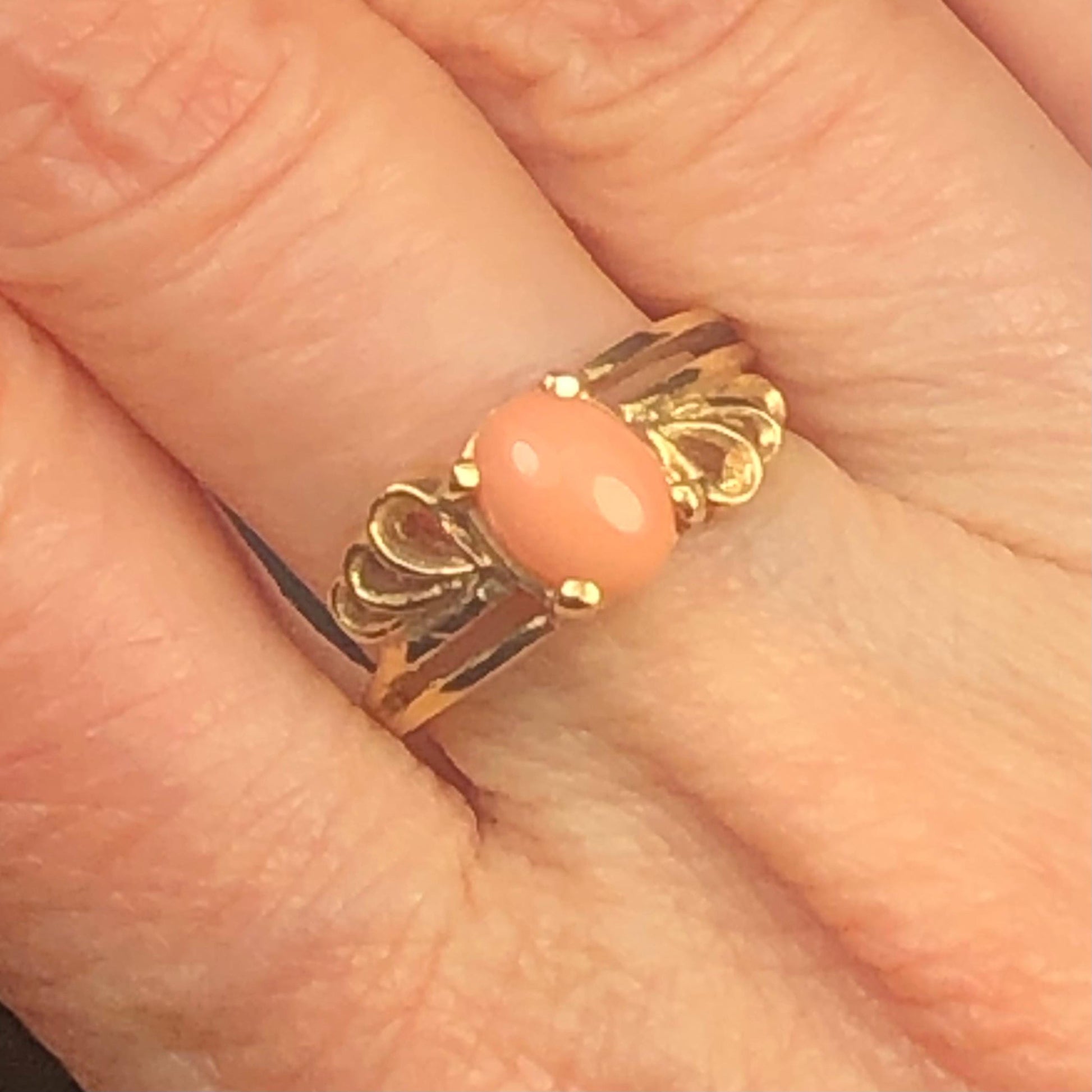 Vintage 14k Yellow Gold Orange Salmon Coral Ring - Size 6