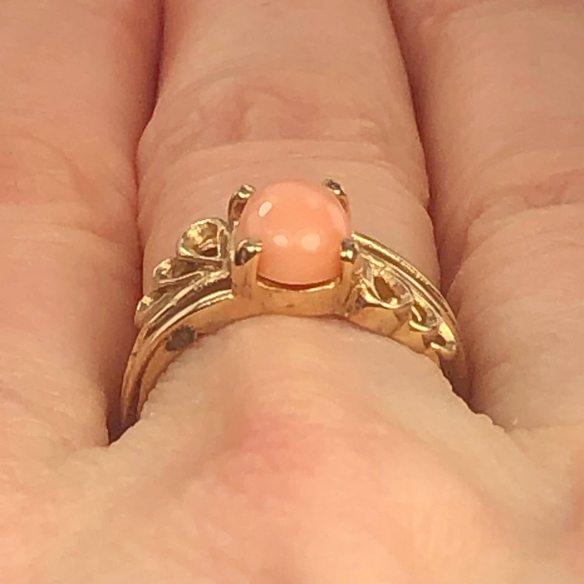 Vintage 14k Yellow Gold Orange Salmon Coral Ring - Size 6