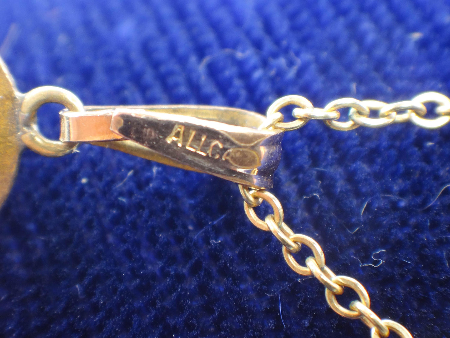 Vintage Gold Tone Cameo Lavalier Pendant Necklace 17"