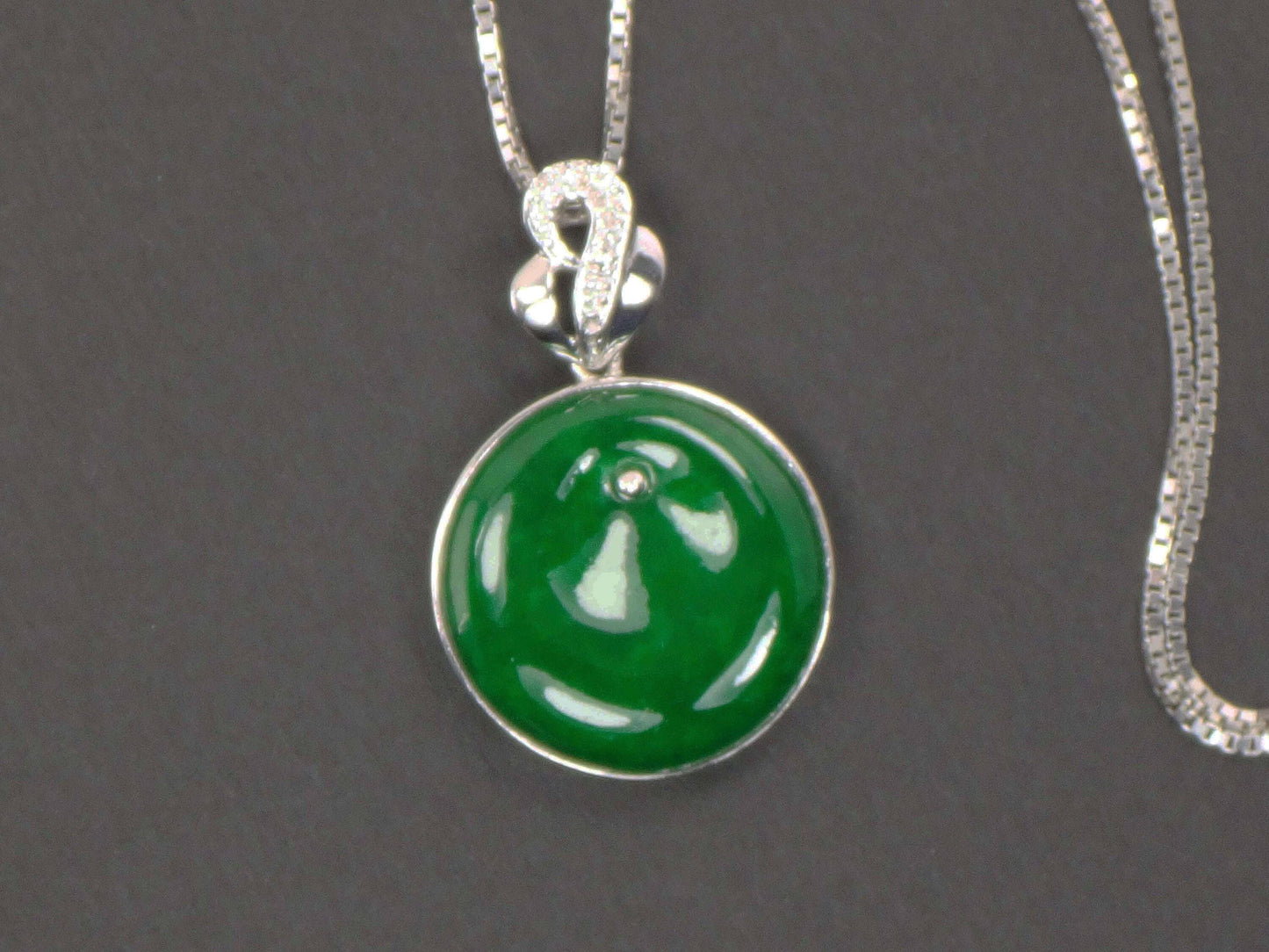 Vintage 18k Gold Green Jade Necklace Green Disc Necklace White Gold Necklace Round Circle Jadeite Jade Drop Necklace Green Jade Choker 17"