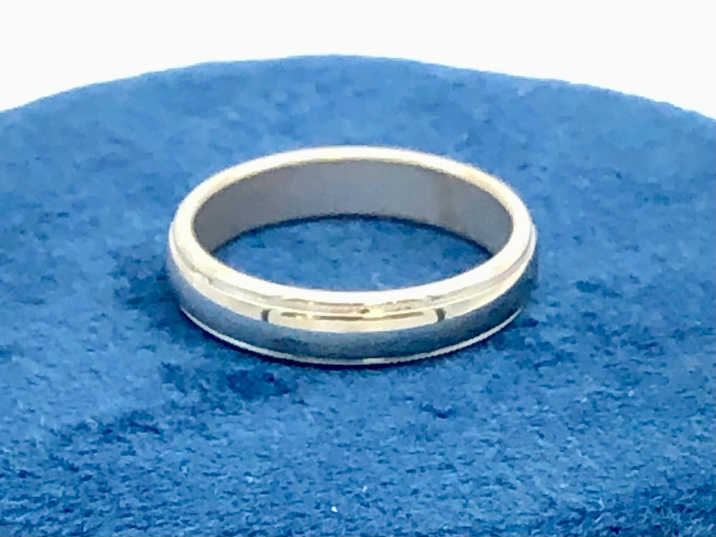 Vintage 14k White Gold ArtCarved Wood Beaded Ribbed Edge Wedding Band, Solid Gold 3.75 MM Stacking Ring, Size 5