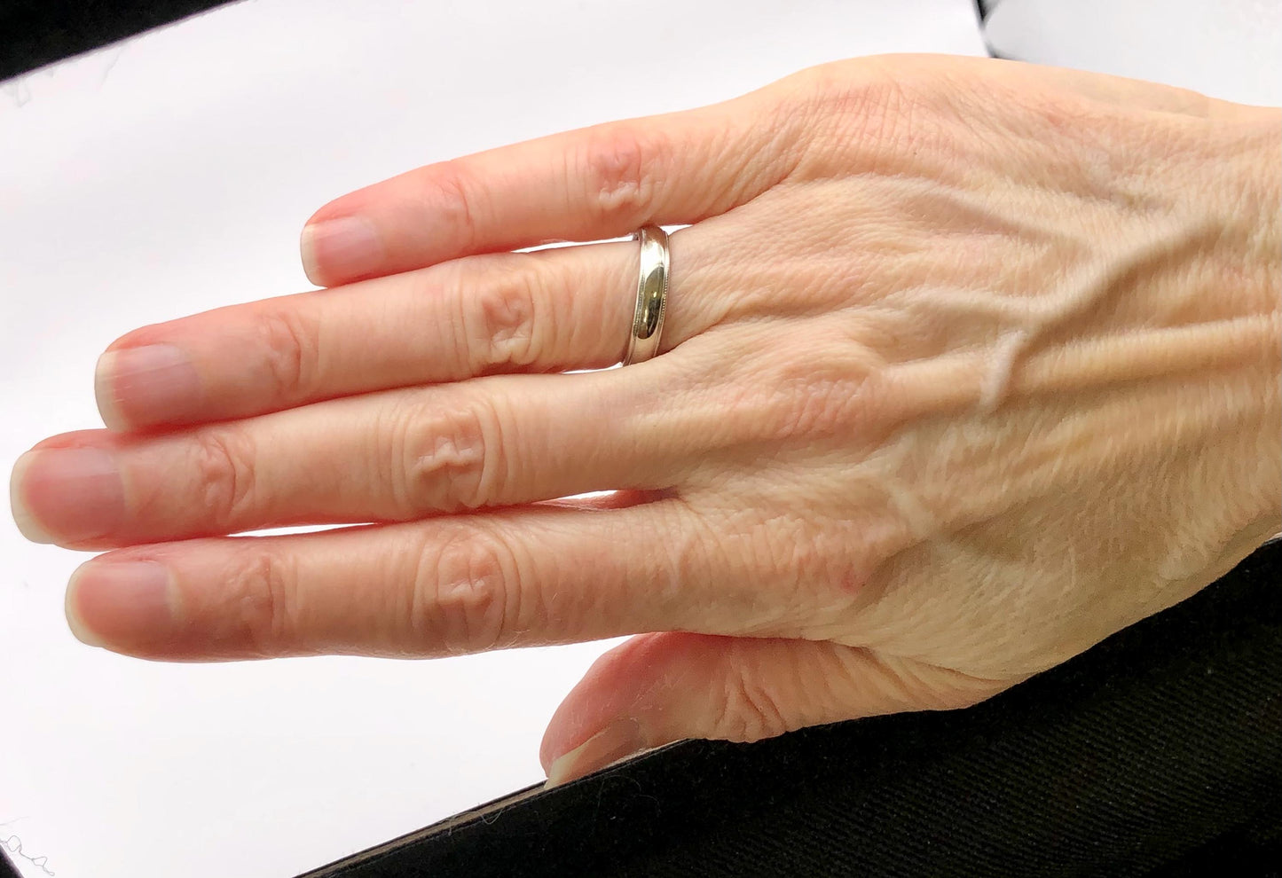 Vintage ArtCarved 14k White Gold Wedding Band: Beaded Edge Stacking Ring, Size 5