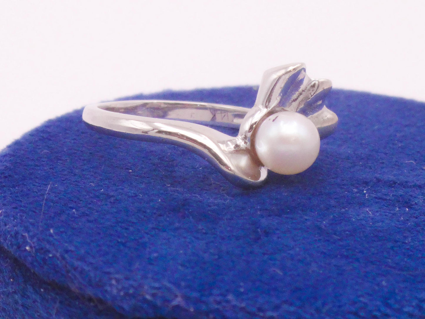 Vintage 14k White Gold White Cultured Pearl Ring Modern Style June Birthstone Ring Size 5.5