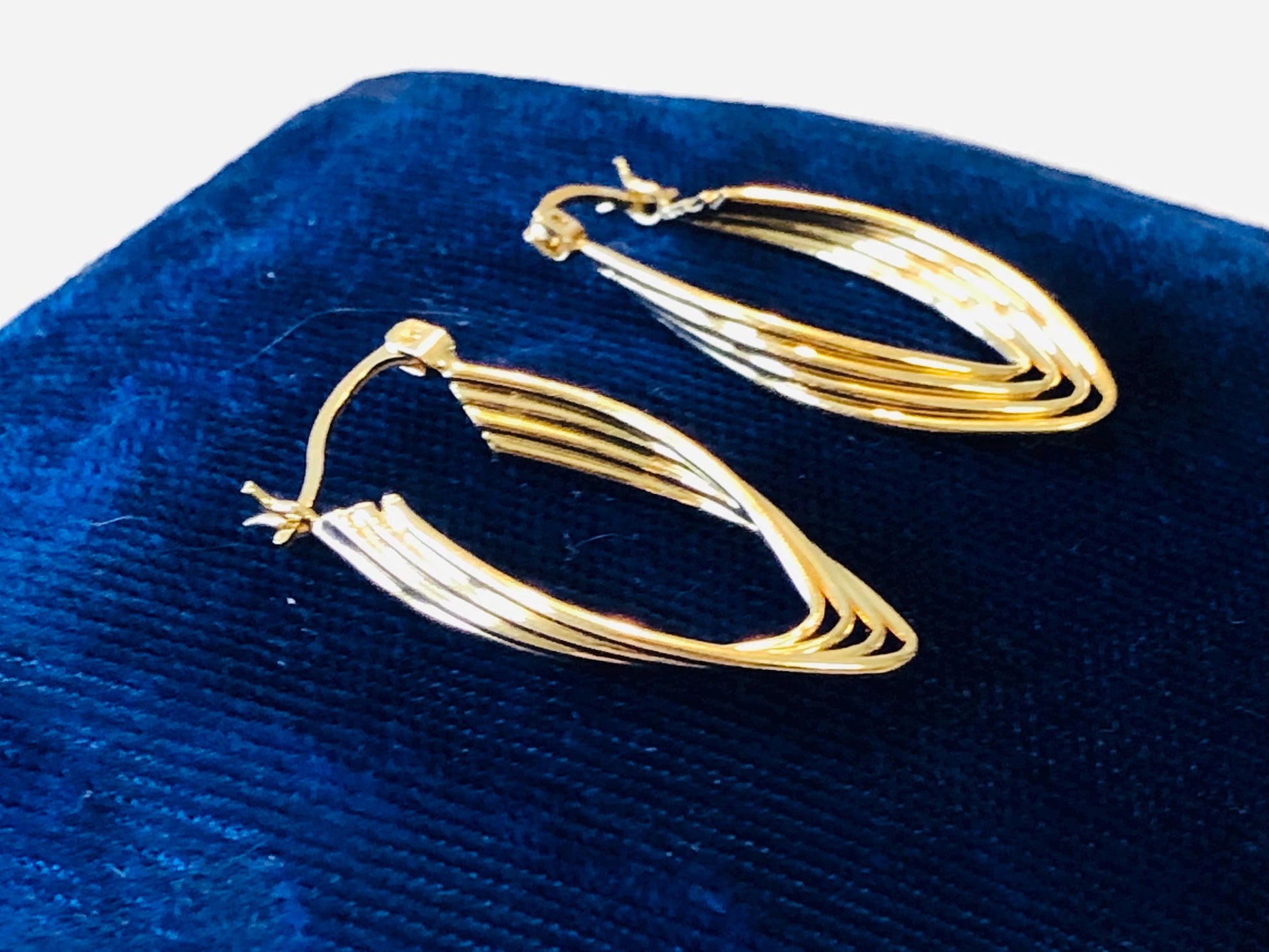 Vintage 14k Yellow Gold U Shape Hoop Earrings