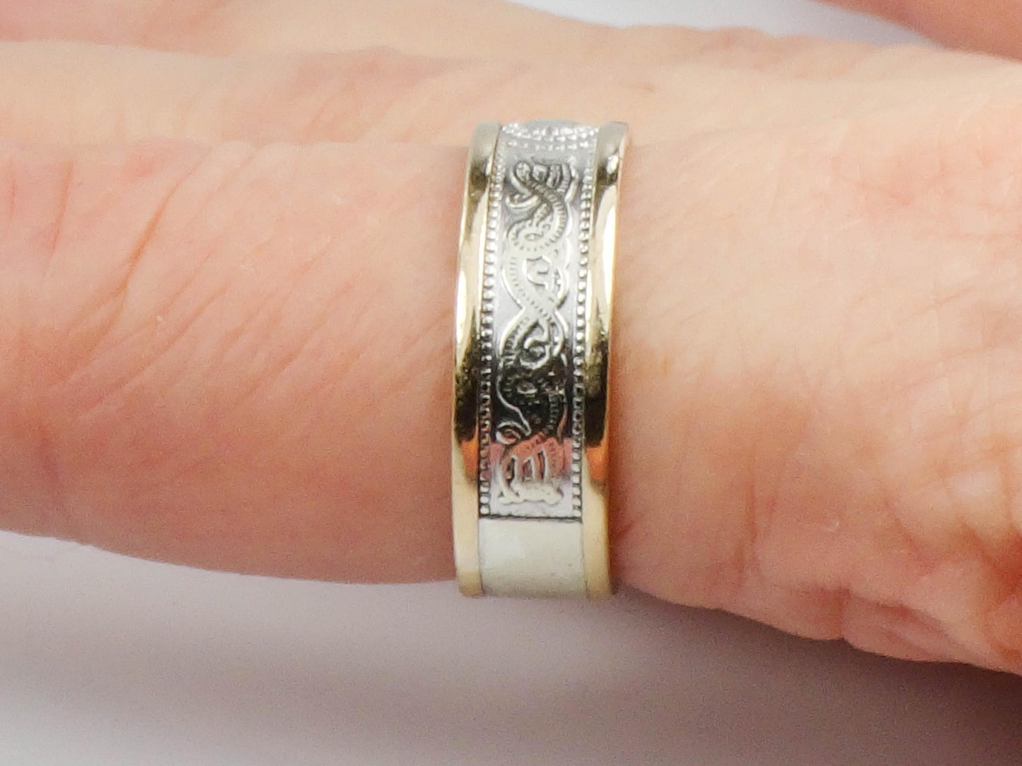 Vintage Irish Wedding Band - Solid 10k Gold Wedding Ring - Hallmarked Two Tone Celtic Warrior Shield Ring - Size 7