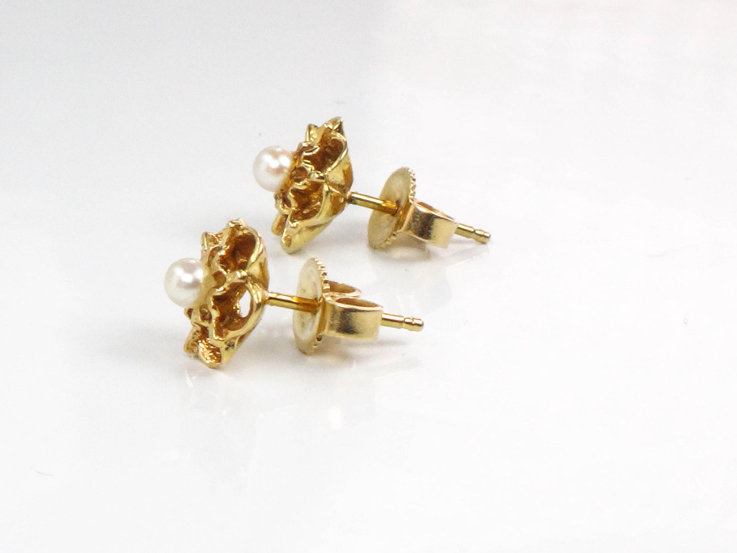 Vintage Yellow Gold Pearl Stud Earrings, 14k Gold Pearl Flower Earrings, Bridal Earrings