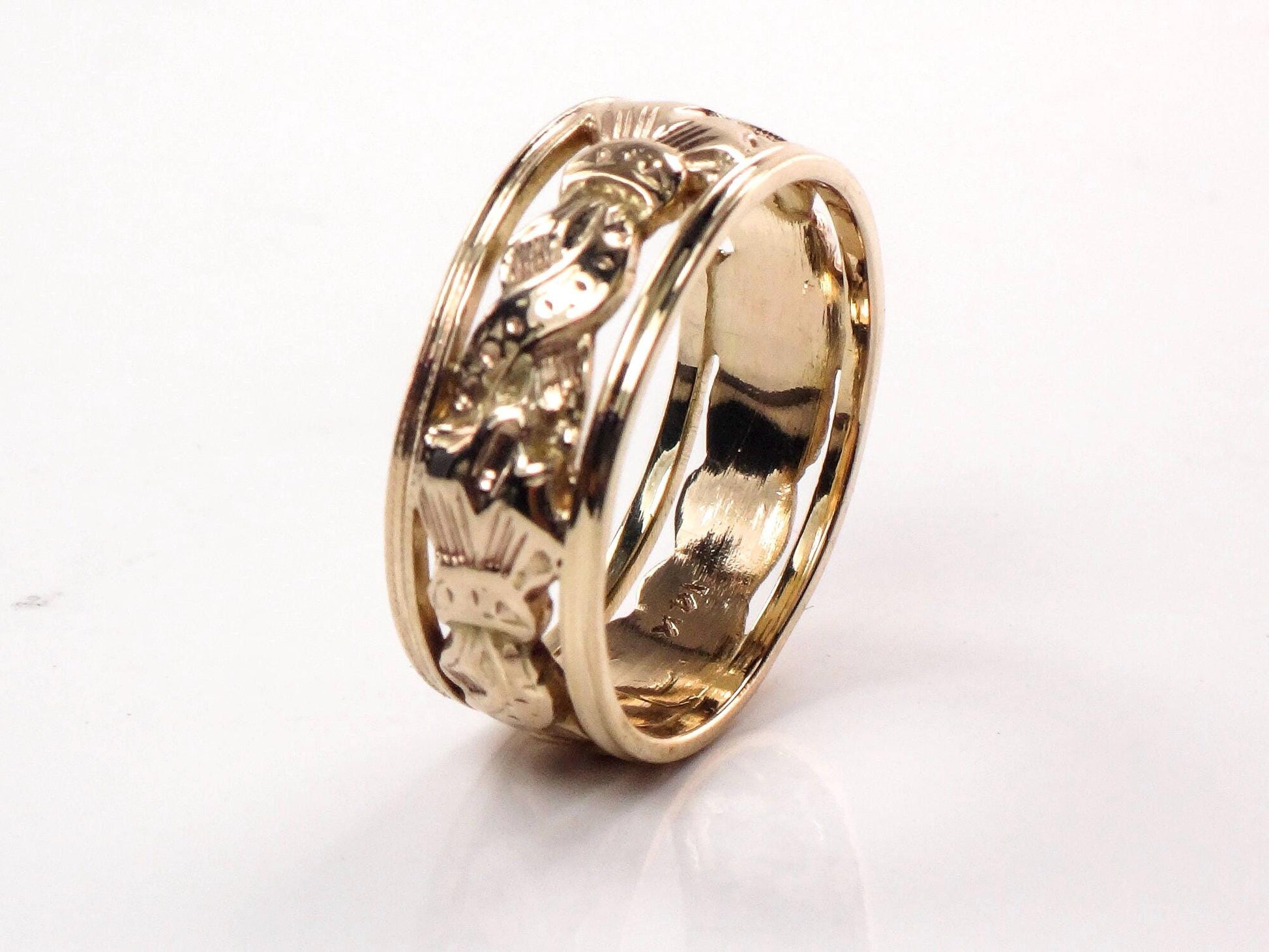 Vintage 14k Yellow Gold Wedding Band: Pierced Ribbon Bow Design, Size 8.75