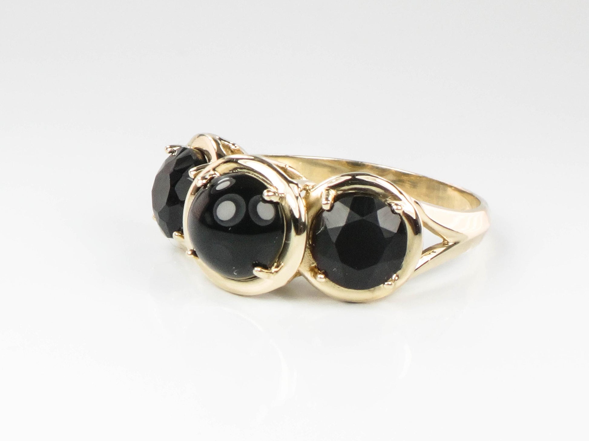 Vintage 14k Yellow Gold Black Onyx Three Stone Ring Size 6.75