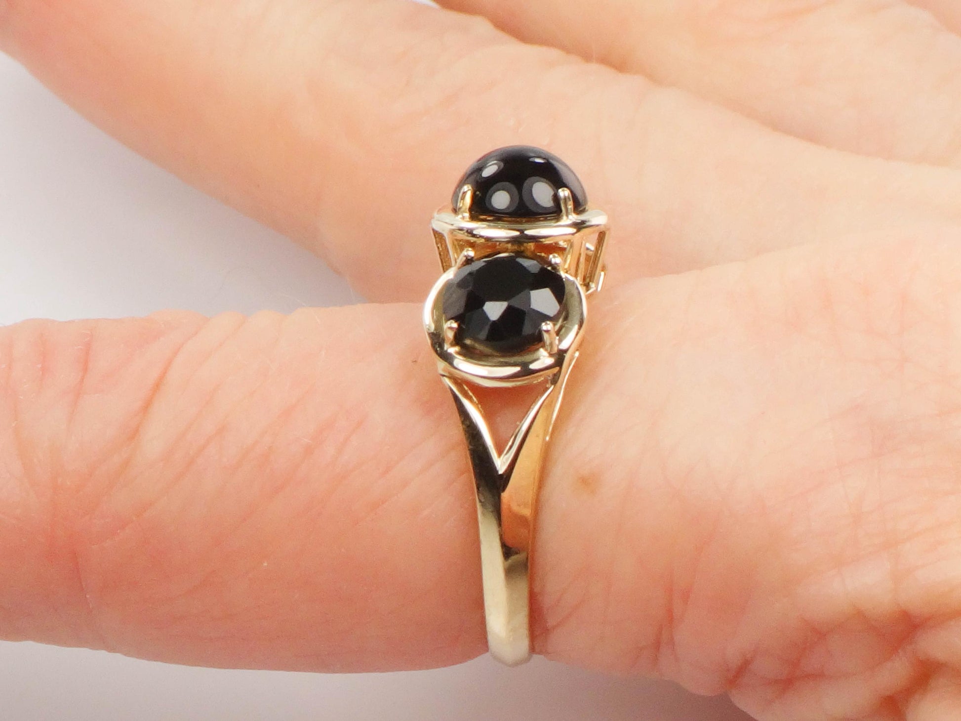 Vintage 14k Yellow Gold Black Onyx Three Stone Ring Size 6.75