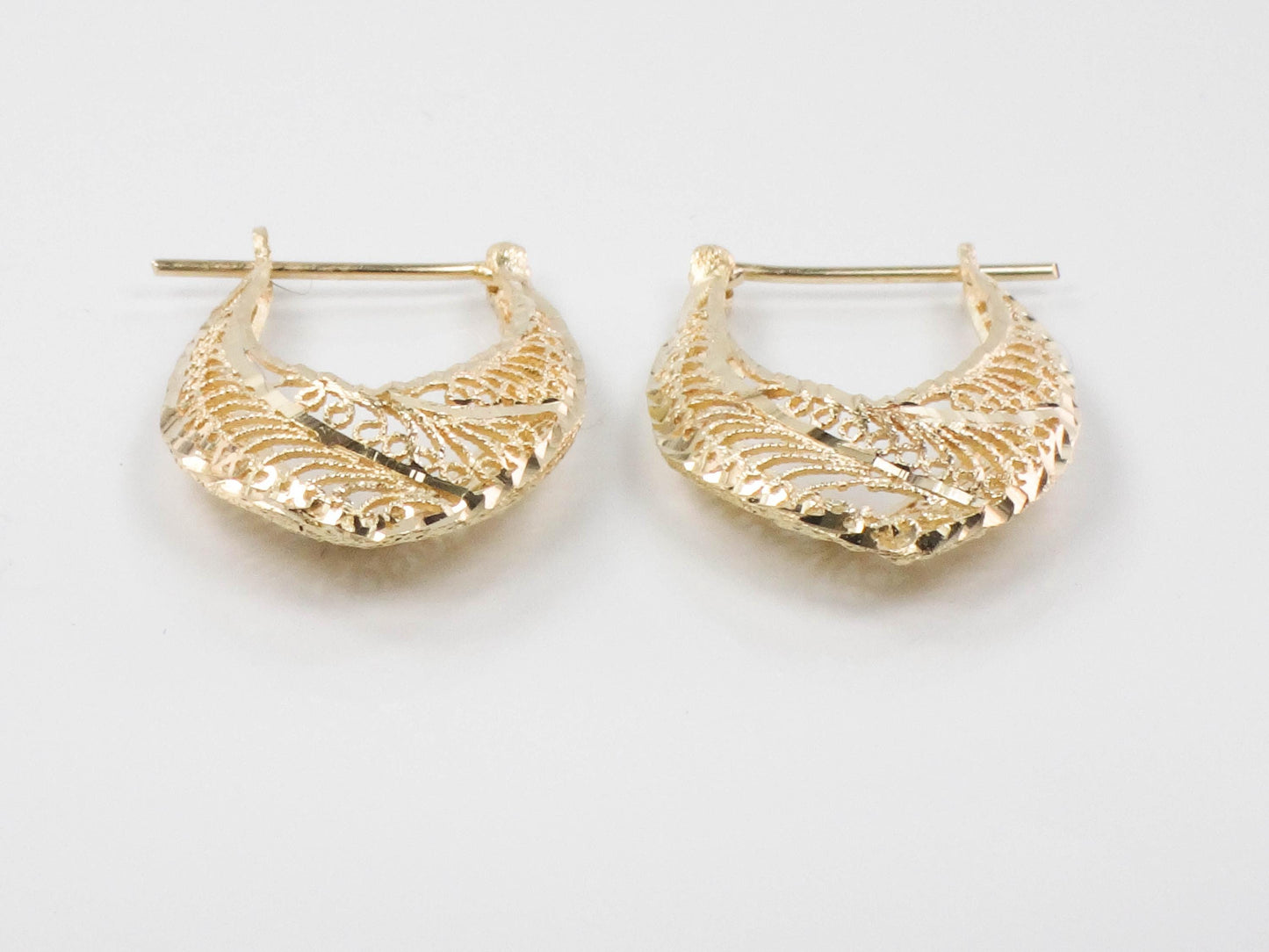 Vintage Solid 14k Yellow Gold Filigree Diamond Cut Hoop Earrings