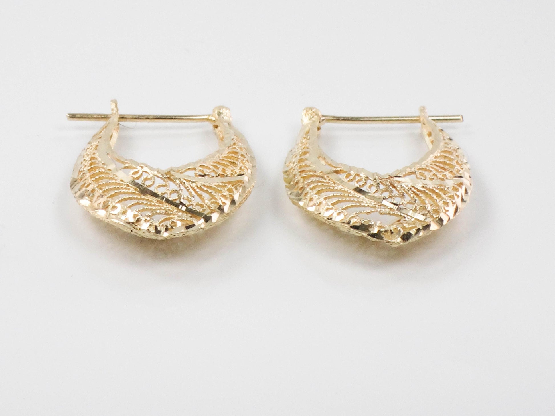 Vintage Solid 14k Yellow Gold Filigree Diamond Cut Hoop Earrings