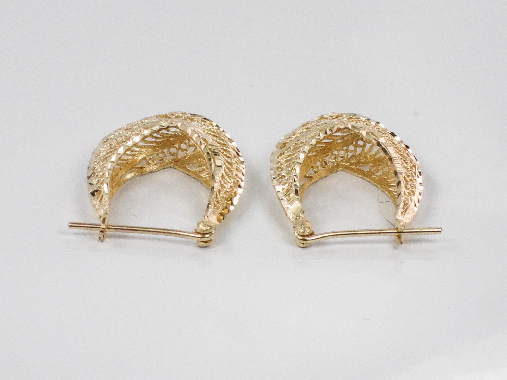 Vintage Solid 14k Yellow Gold Filigree Diamond Cut Hoop Earrings