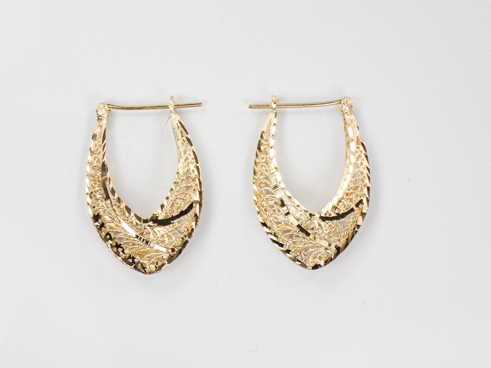 Vintage Solid 14k Yellow Gold Filigree Diamond Cut Hoop Earrings