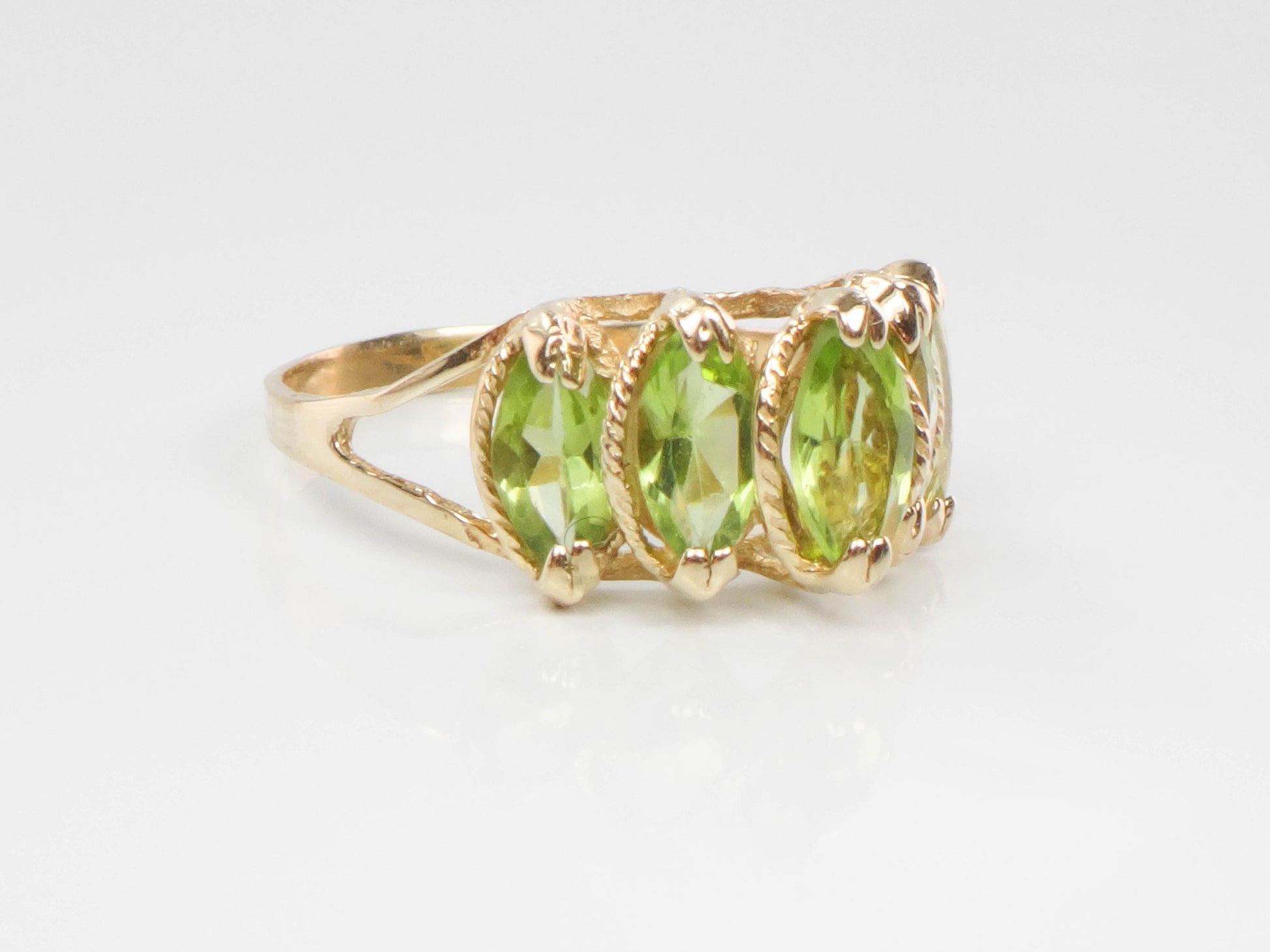 Vintage 14k Yellow Gold Marquise Peridot Ring Green August Birthstone Ring Size 8.25