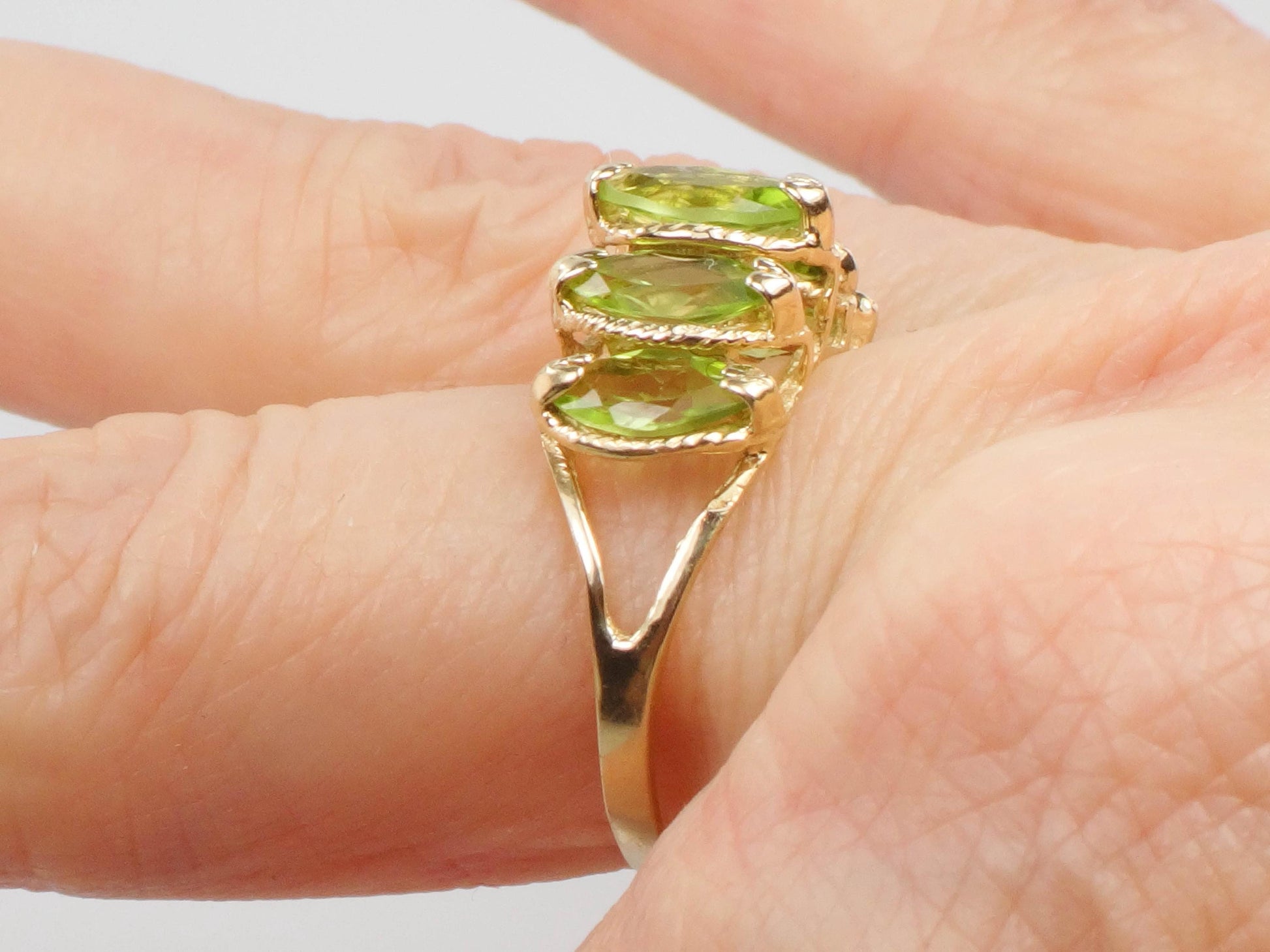 Vintage 14k Yellow Gold Marquise Peridot Ring Green August Birthstone Ring Size 8.25