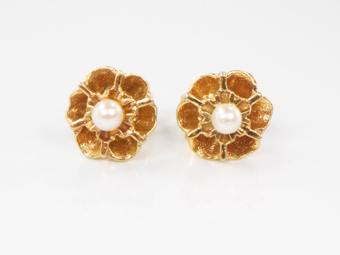 Vintage Yellow Gold Pearl Stud Earrings, 14k Gold Pearl Flower Earrings, Bridal Earrings