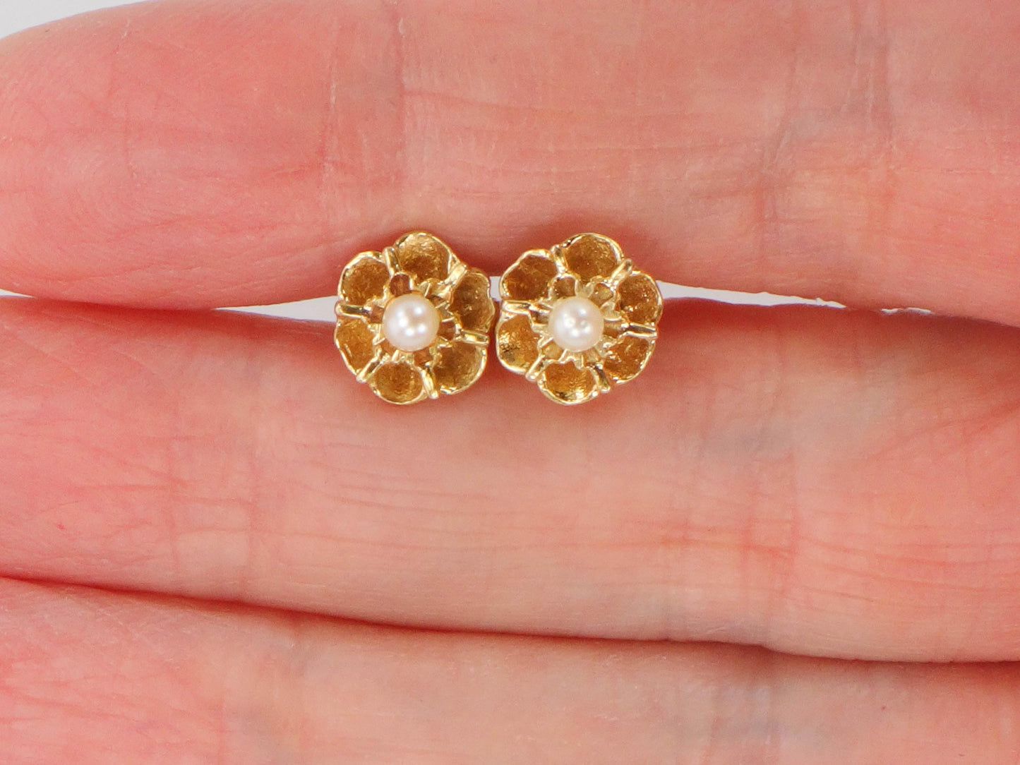 Vintage Yellow Gold Pearl Stud Earrings, 14k Gold Pearl Flower Earrings, Bridal Earrings