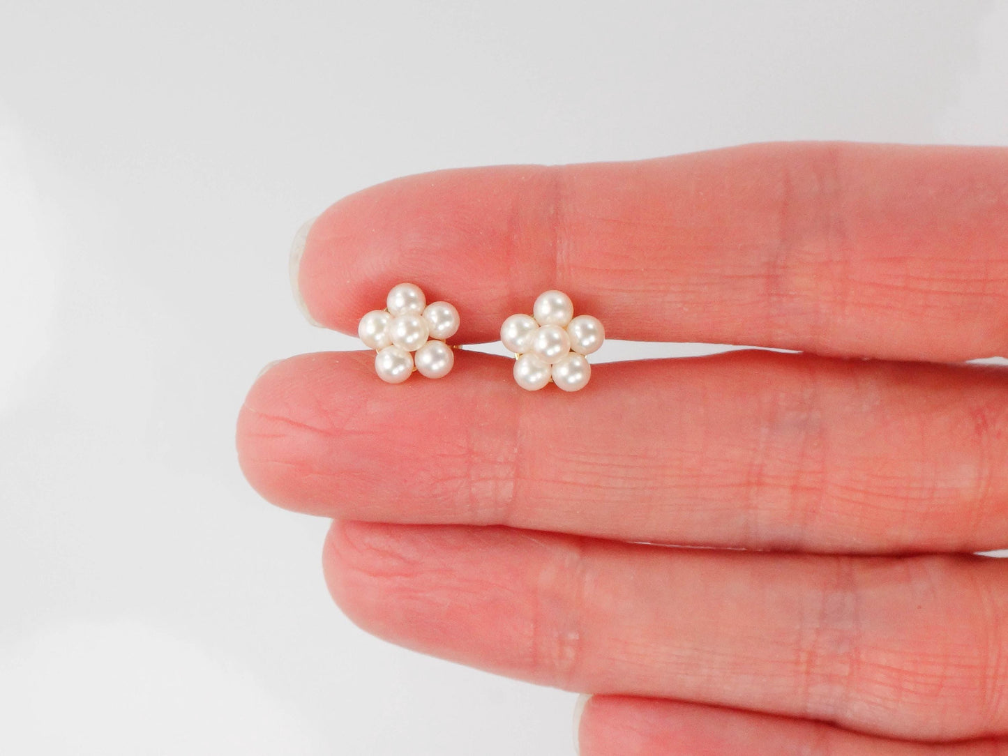 Vintage 14k Yellow Gold Cultured Pearl Daisy Stud Earrings, White Pearl Cluster Earrings, June Birthstone Bridal Earrings