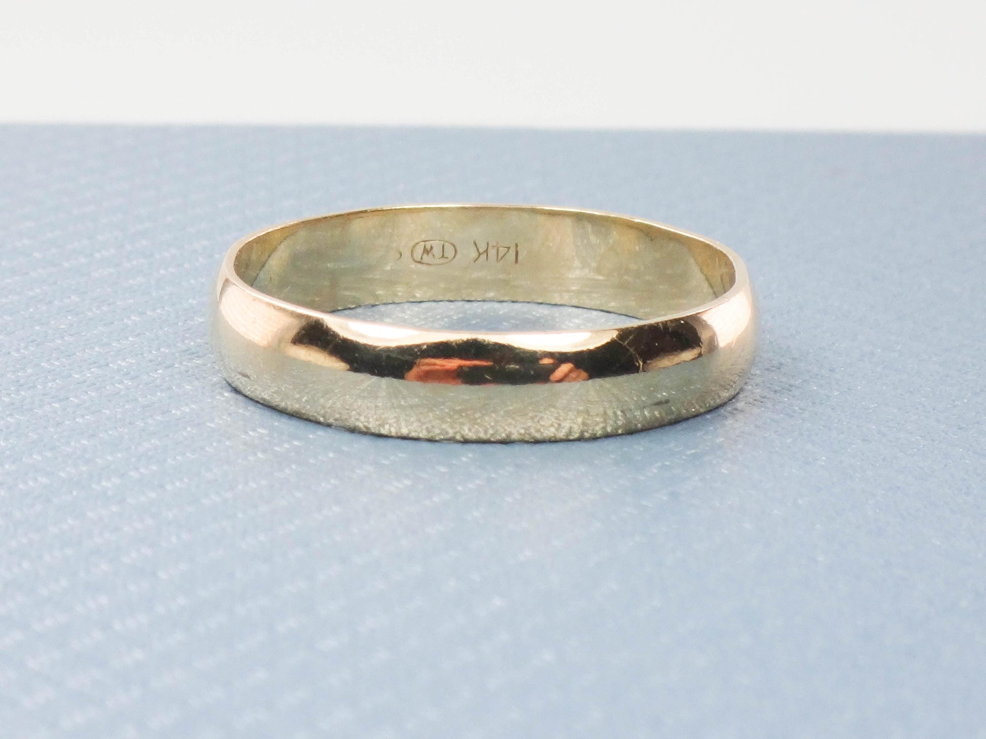 Vintage 14k Solid Yellow Gold 4 mm Wedding Band Size 9.25