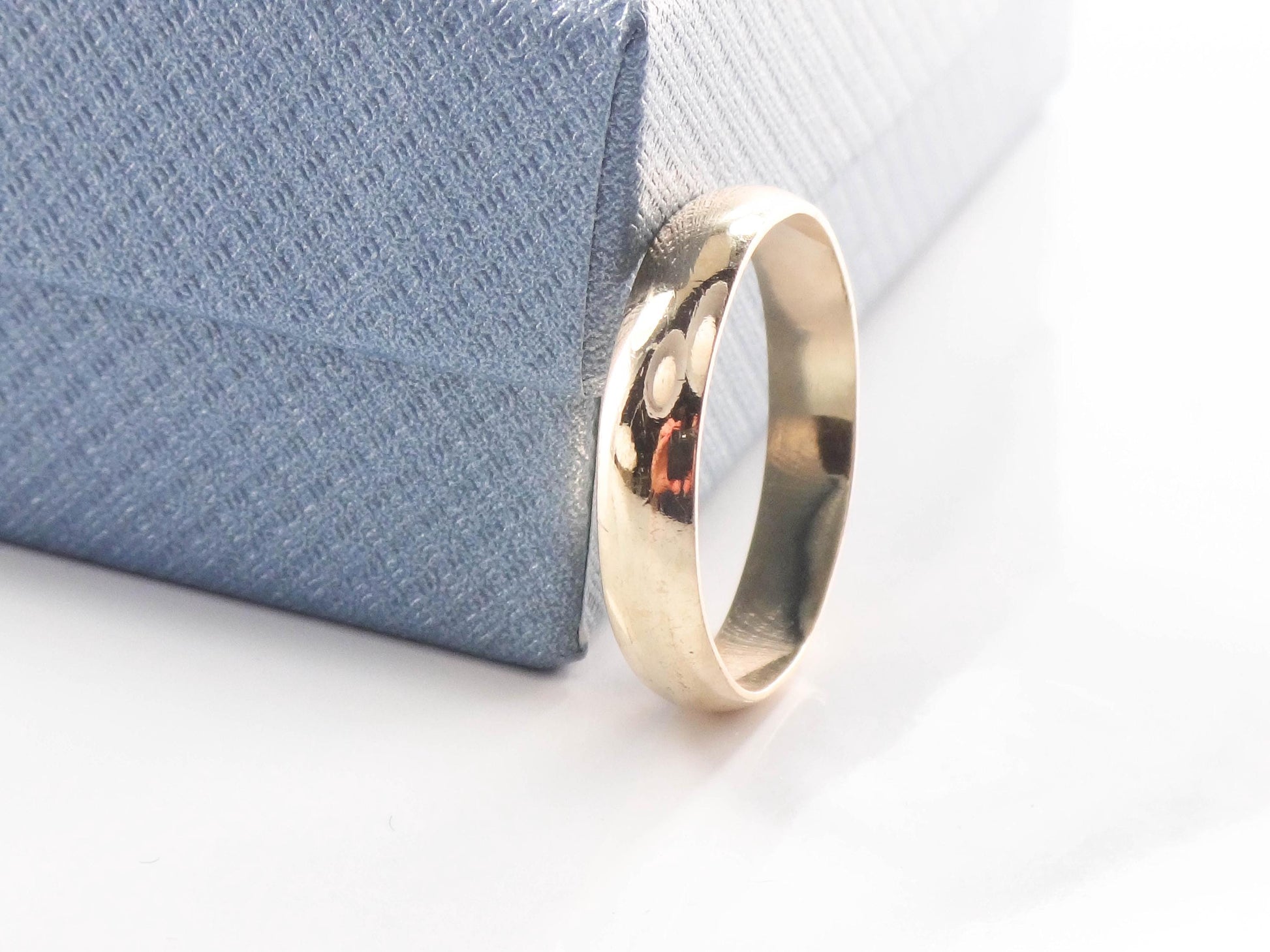 Vintage 14k Solid Yellow Gold 4 mm Wedding Band Size 9.25