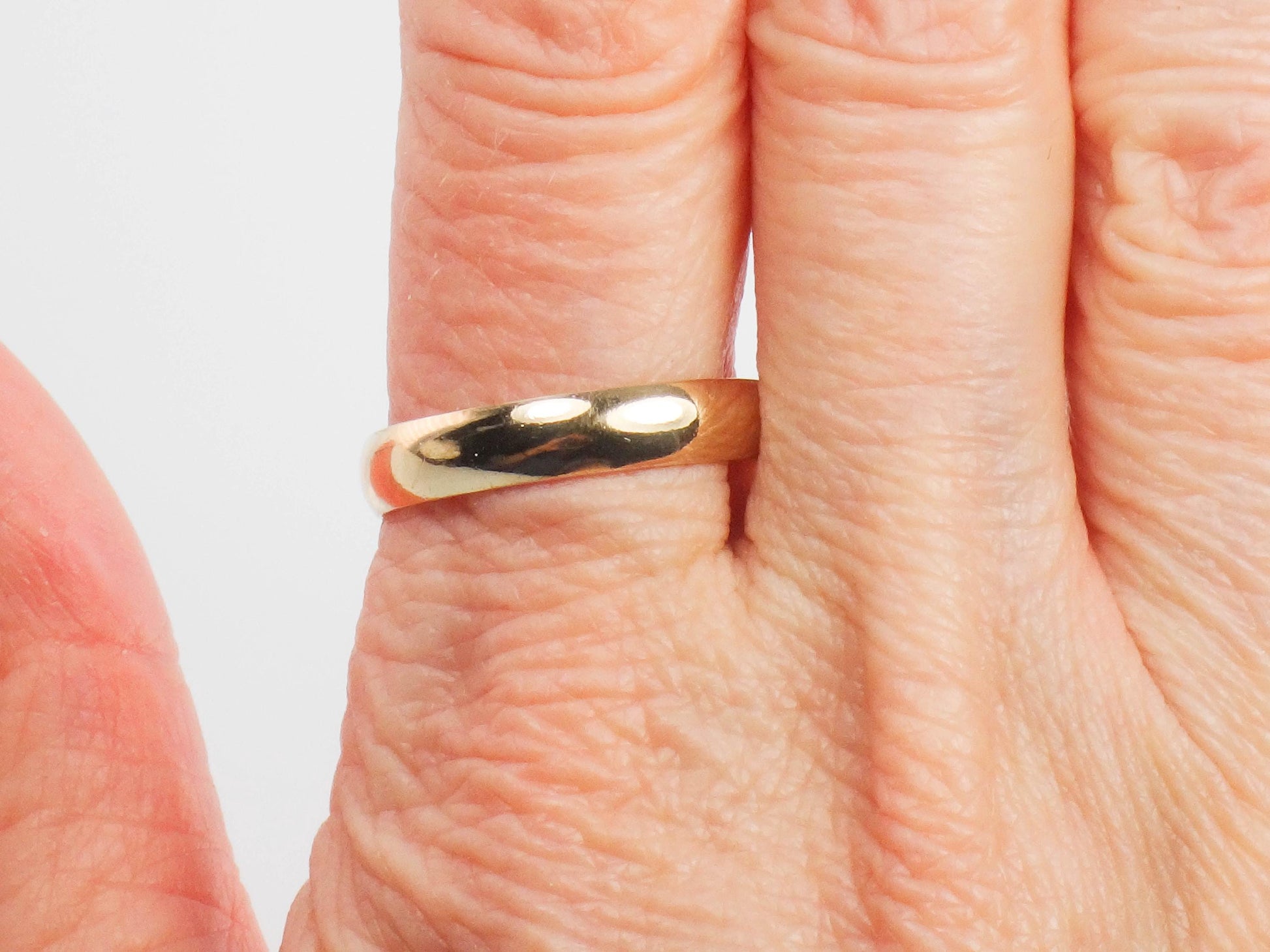 Vintage 14k Solid Yellow Gold 4 mm Wedding Band Size 9.25