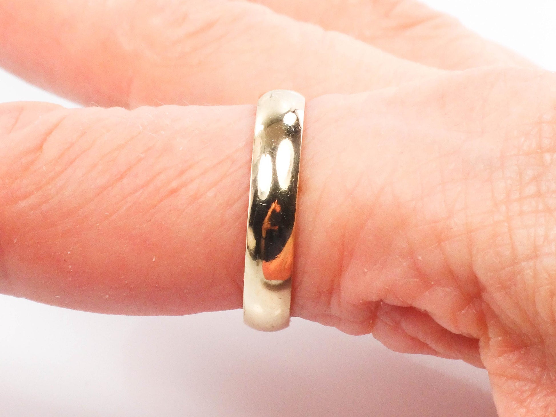 Vintage 14k Solid Yellow Gold 4 mm Wedding Band Size 9.25