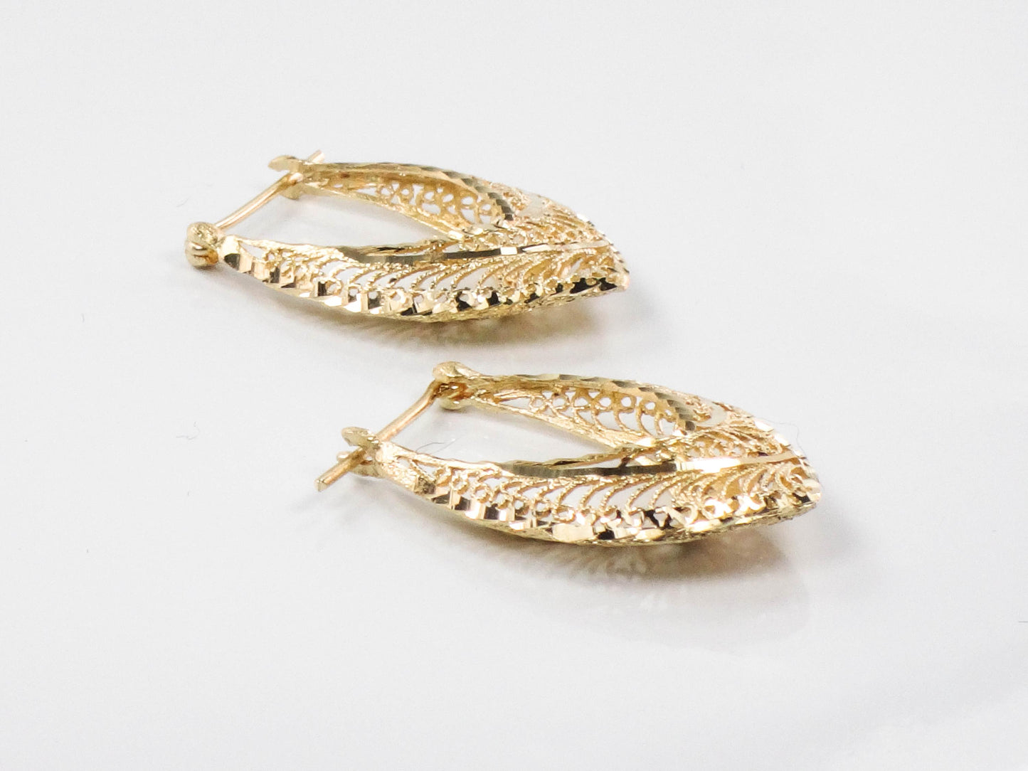 Vintage Solid 14k Yellow Gold Filigree Diamond Cut Hoop Earrings