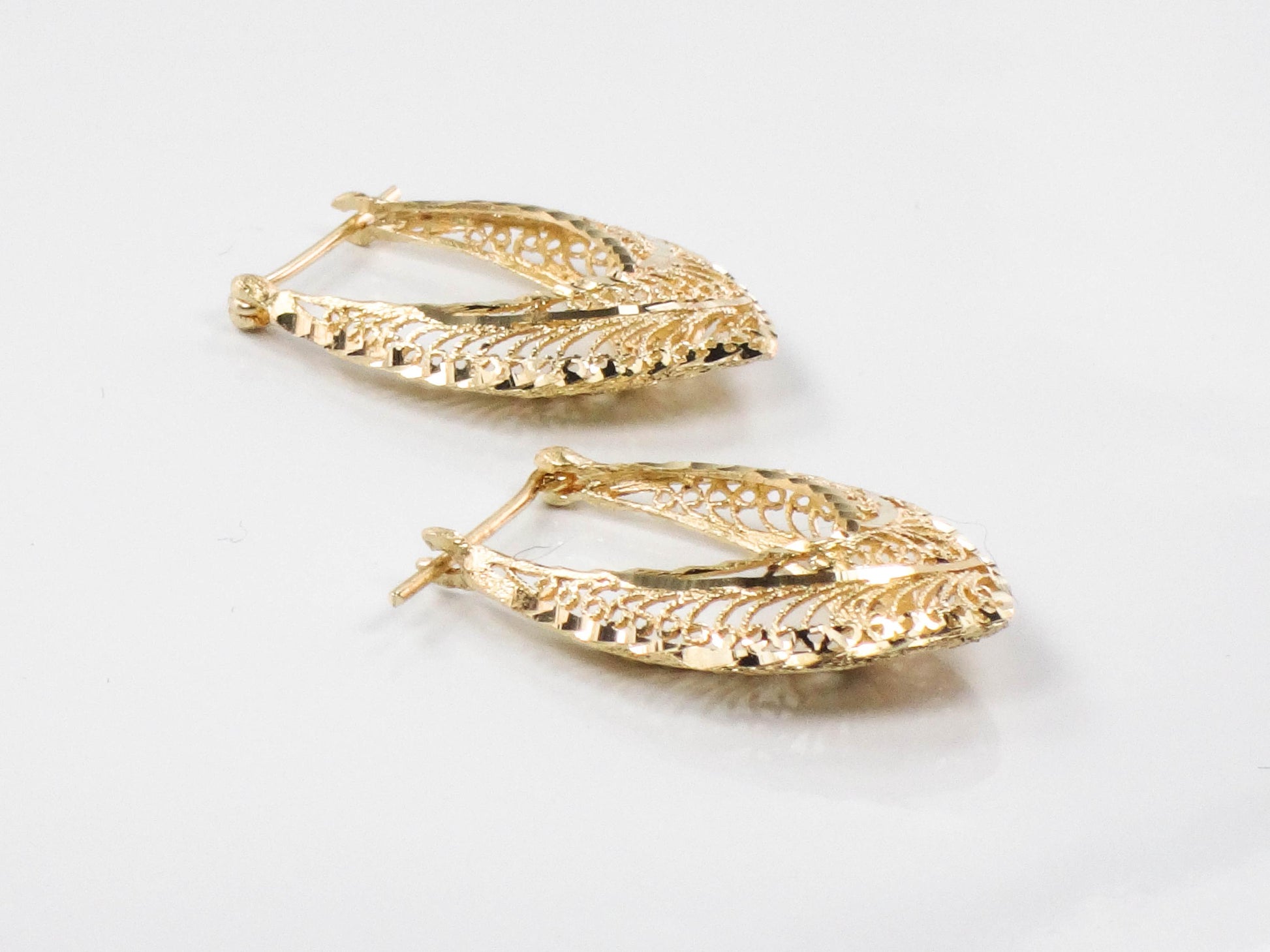 Vintage Solid 14k Yellow Gold Filigree Diamond Cut Hoop Earrings