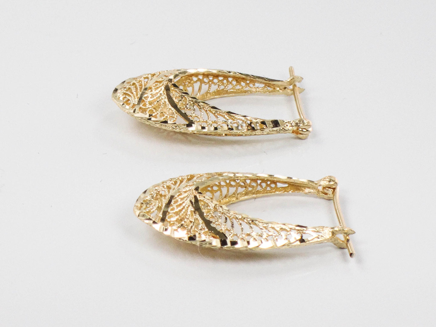 Vintage Solid 14k Yellow Gold Filigree Diamond Cut Hoop Earrings