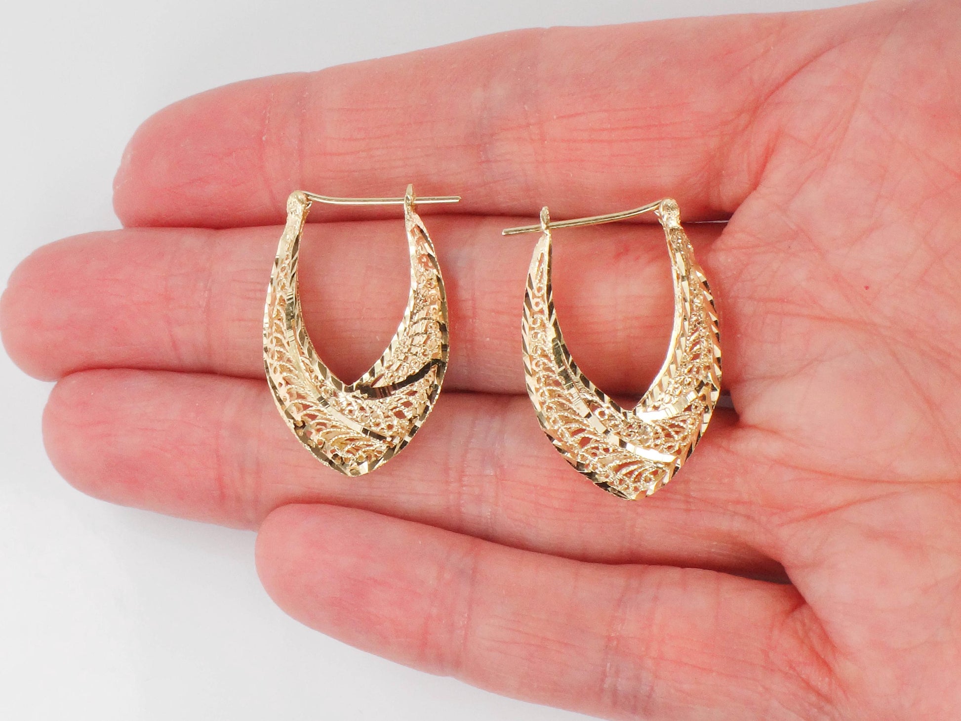 Vintage Solid 14k Yellow Gold Filigree Diamond Cut Hoop Earrings