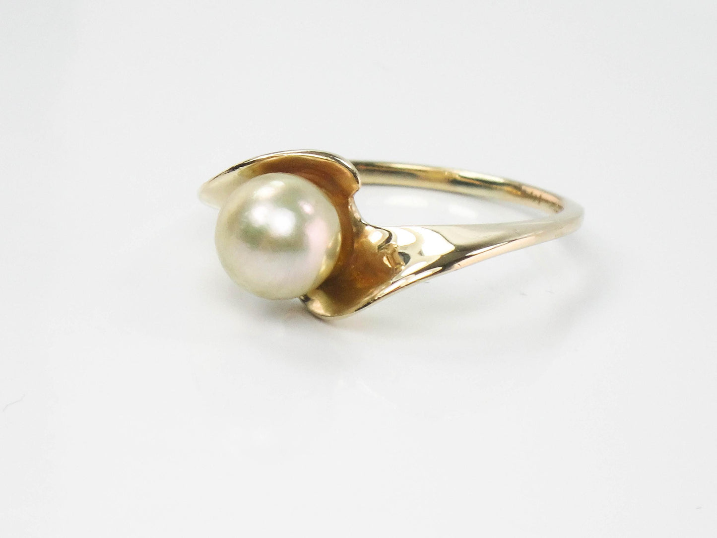Vintage 14k Light Gray Pearl Ring - Yellow Gold 6 MM Cultured Pearl Ring - June Birthstone - Size 5