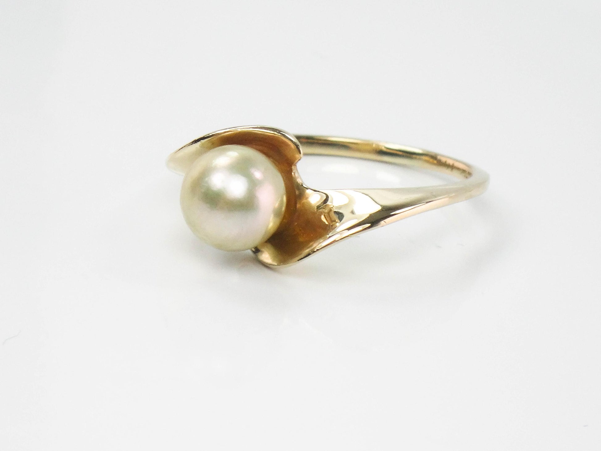 Vintage 14k Yellow Gold Gray Pearl Ring - June Birthstone - 6 MM, Size 5