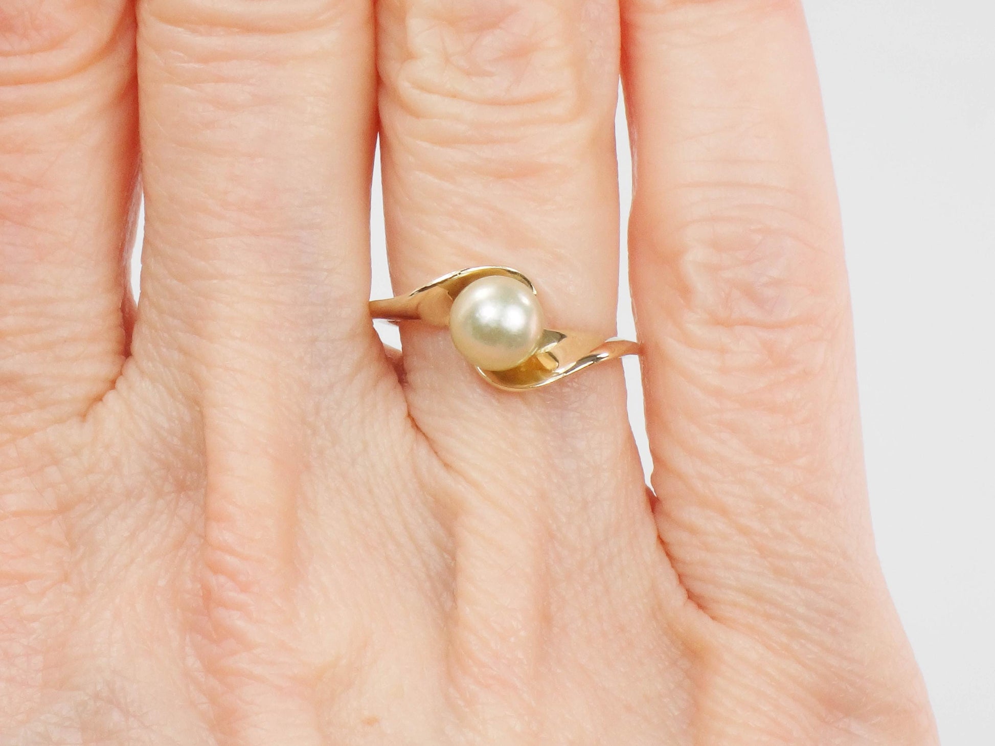 Vintage 14k Yellow Gold Gray Pearl Ring - June Birthstone - 6 MM, Size 5