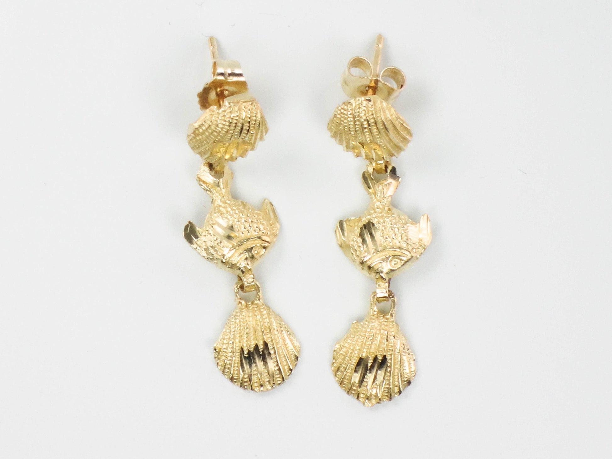 Vintage 14k Yellow Gold Sea Life Dangle Earrings: Shell & Fish