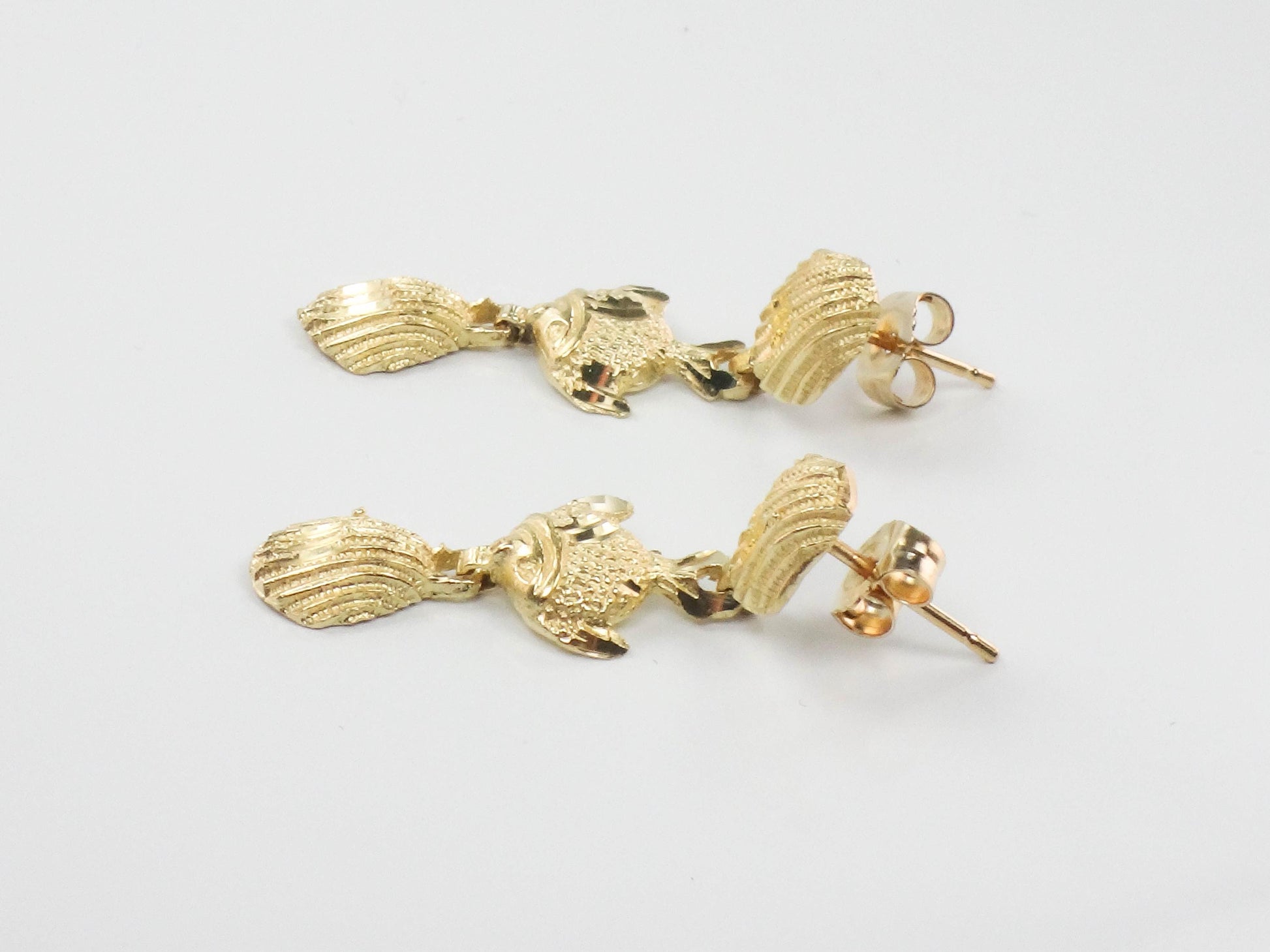 Vintage 14k Yellow Gold Sea Life Dangle Earrings: Shell & Fish