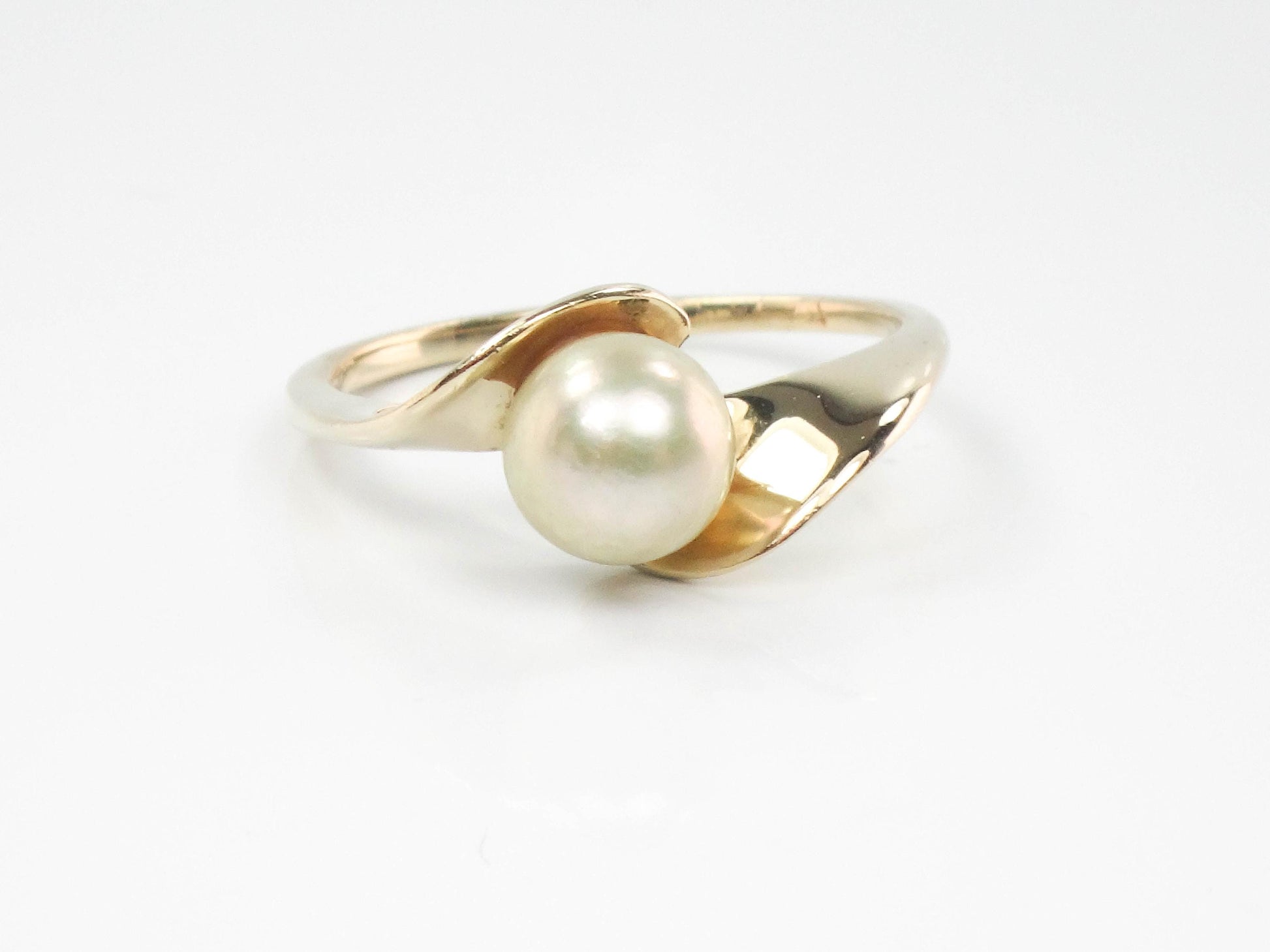 Vintage 14k Yellow Gold Gray Pearl Ring - June Birthstone - 6 MM, Size 5