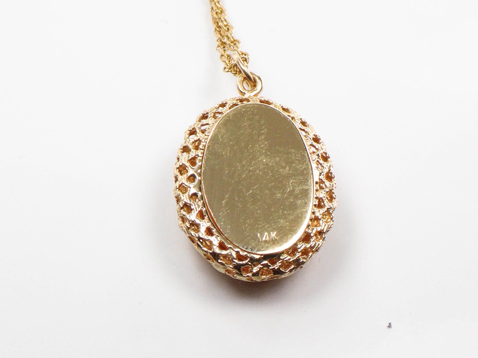 Vintage 14k Yellow Gold Cameo Locket Pendant Necklace - Oval Picture Locket - 15"