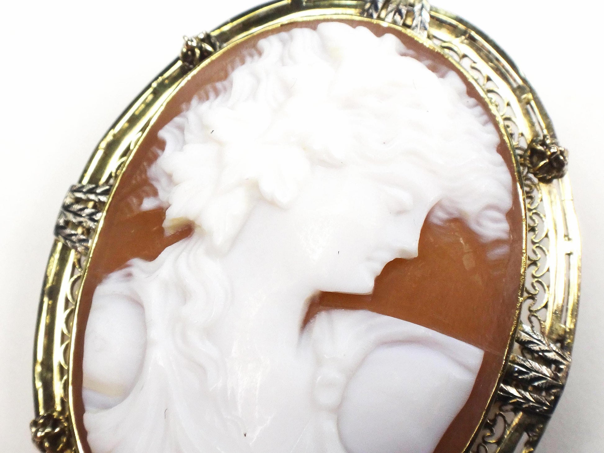 Vintage Art Deco 10k Gold Cameo Pendant Pin: Goddess with Grape Leaves