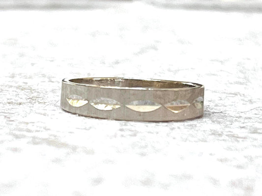 Vintage 18k White Gold Wedding Band Size 10.5 Circa 1970's
