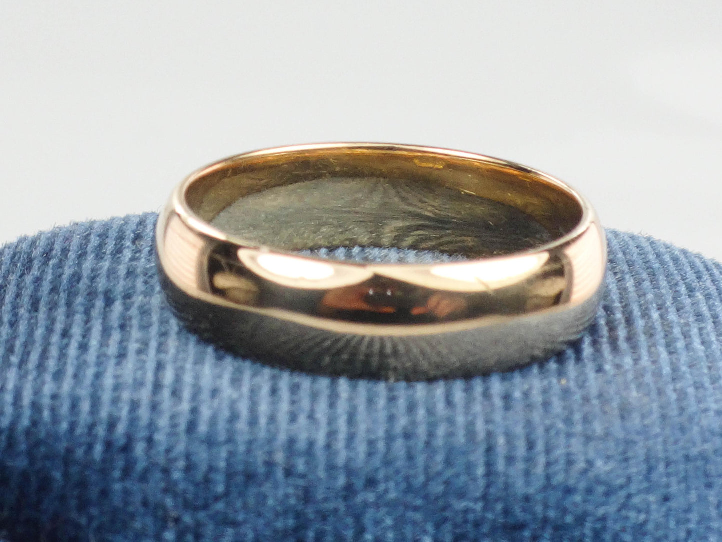 Vintage 18k Yellow Gold Wedding Band - 5.6mm Polished Ring, Size 8.75