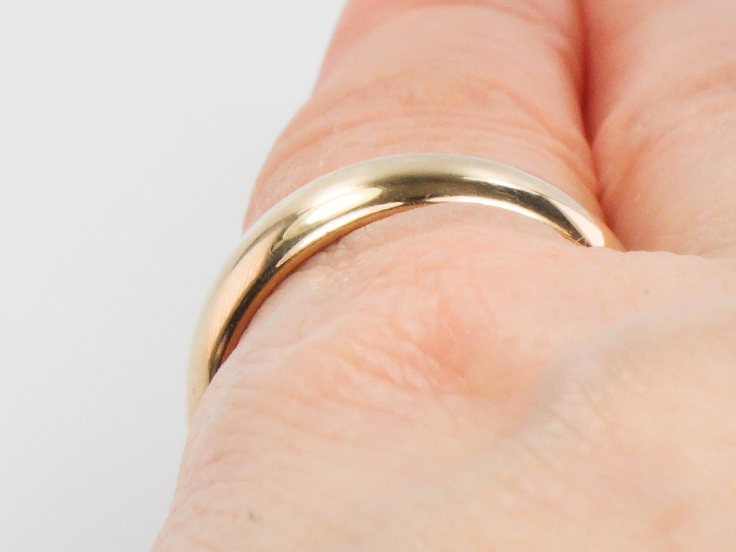 Vintage 18k Yellow Gold Wedding Band - 5.6mm Polished Ring, Size 8.75