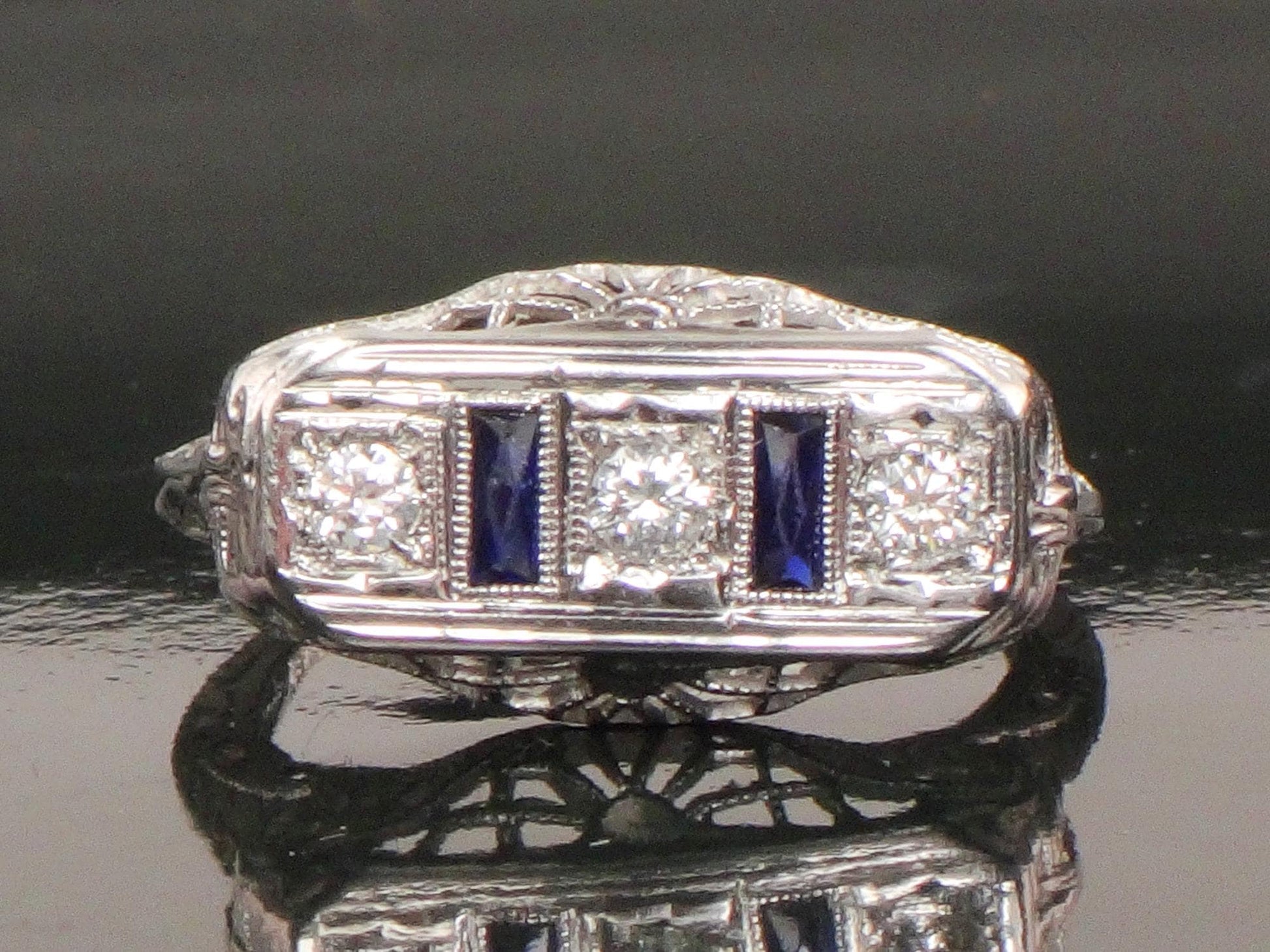Vintage 18k White Gold Diamond & Sapphire Filigree Art Deco Ring (Size 6)