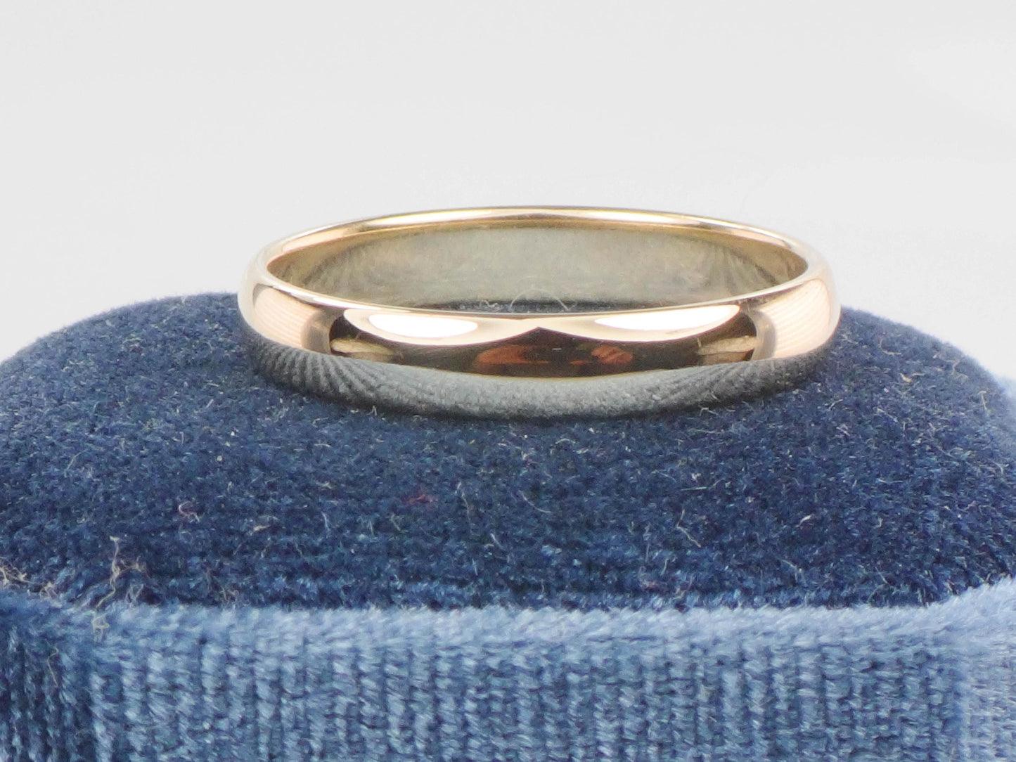 Vintage 14k Solid Gold Plain Wedding Band, Wood ArtCarved 4 mm Yellow Gold Wedding Ring - Size 12