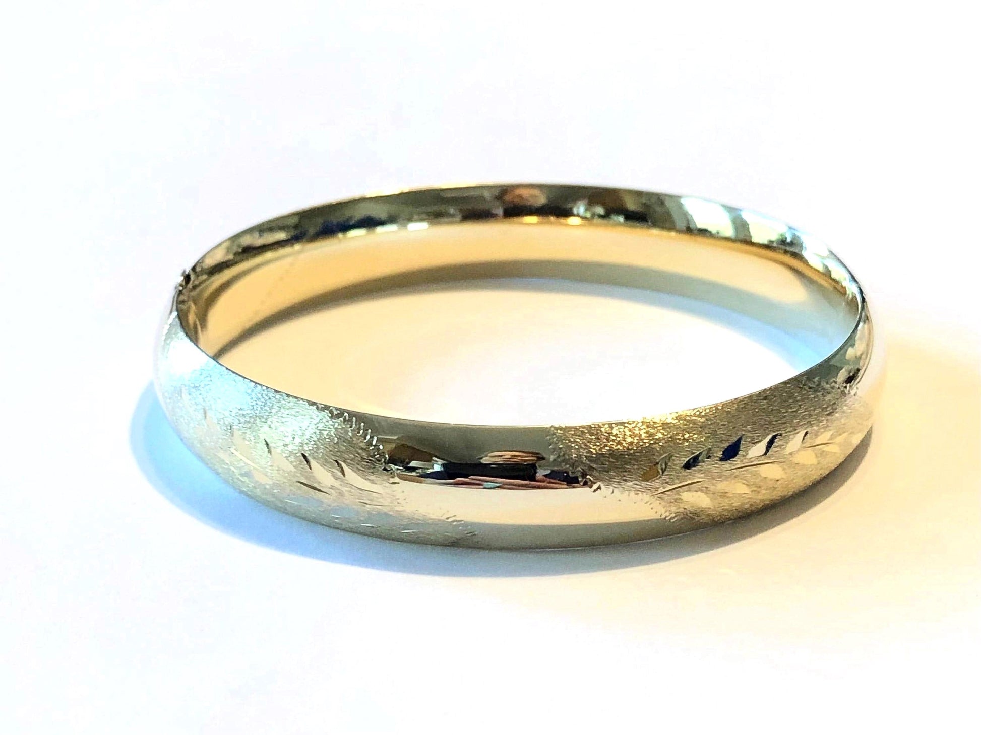 Vintage 14k Yellow Gold Engraved Leaves Hinged Bangle Bracelet, Small Size 6 5/8"