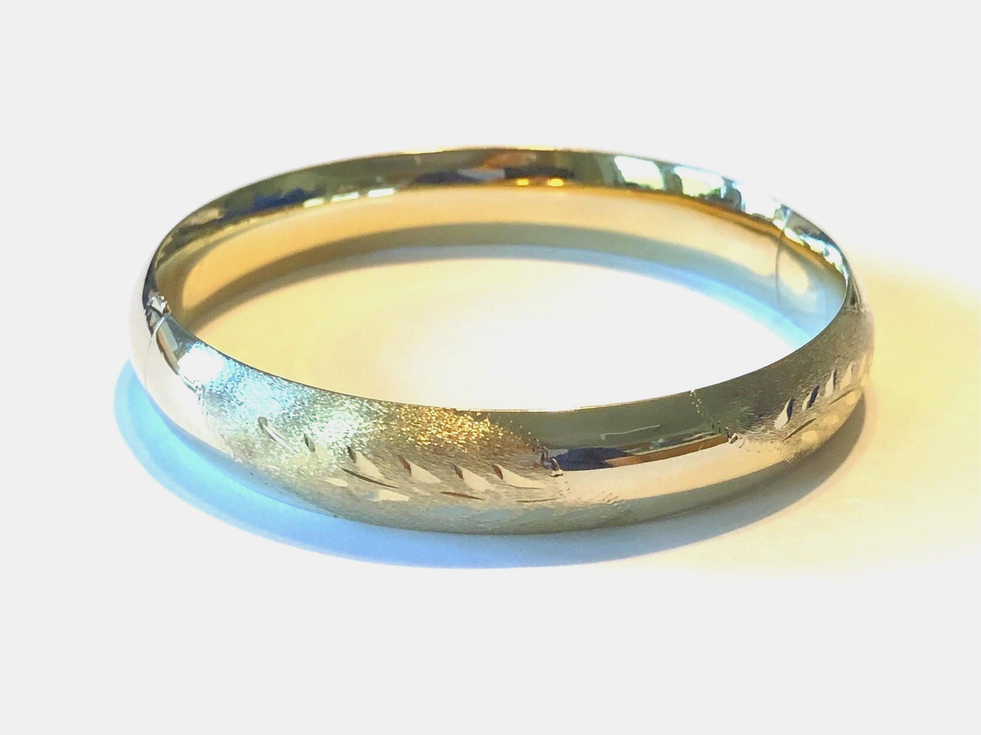 Vintage 14k Yellow Gold Engraved Leaves Hinged Bangle Bracelet, Small Size 6 5/8"
