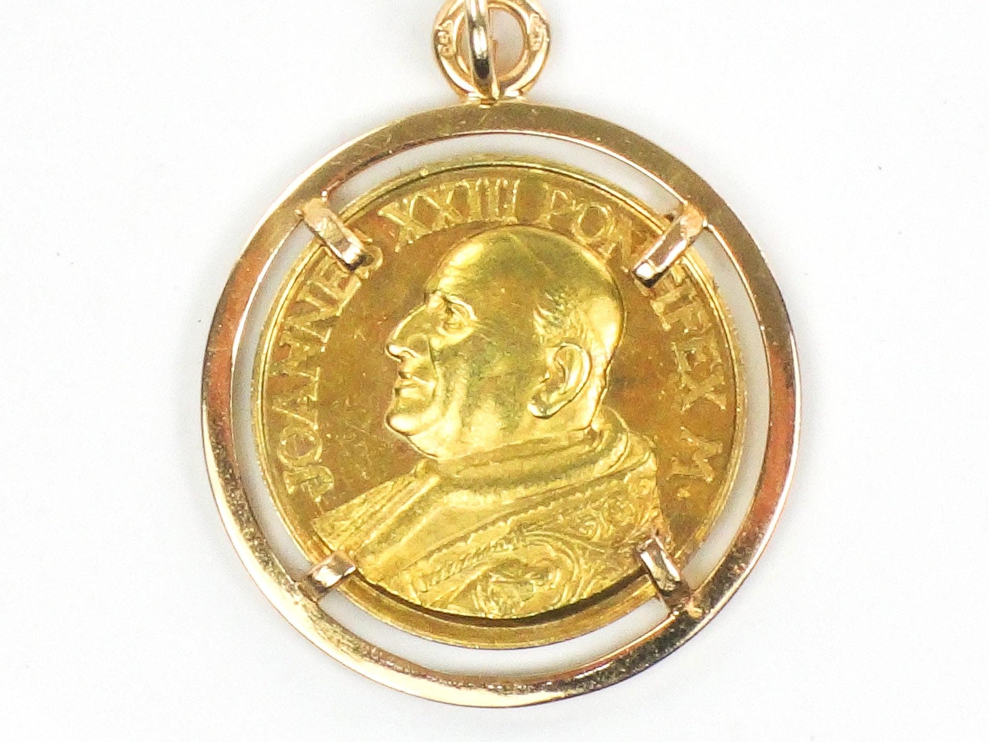 Vintage 18k Gold Pope John XXIII Medal Pendant: Catholic Religious Charm