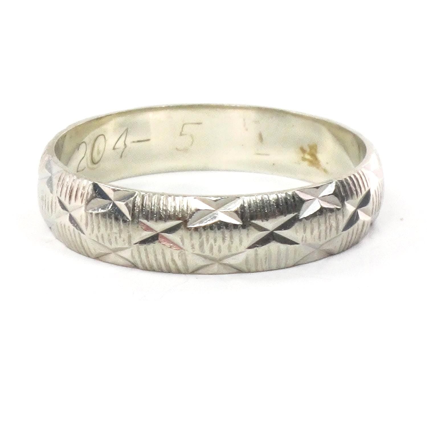 Vintage 18k White Gold Engraved Wedding Band - London Hallmarks, Size 8, 1970s